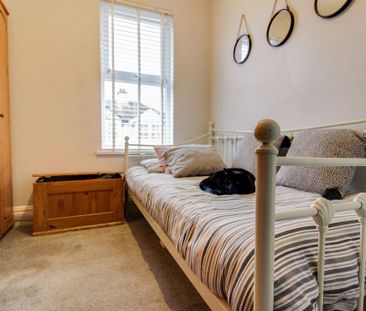3 bedroom terraced house to rent - Photo 6