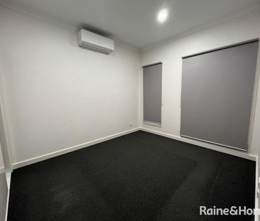 Modern 3 Bedroom 2 Bathroom Unit - Photo 2