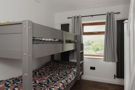 3 bedroom semi-detached house to rent - Photo 5