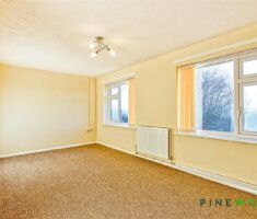 1 BEDROOM Maisonette - Photo 2