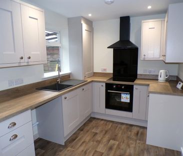 2 bedroom semi-detached house to rent - Photo 5