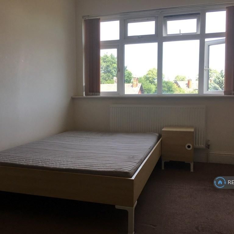 3 bedroom flat to rent - Photo 1