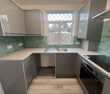 3 bedroom semi-detached house to rent - Photo 4