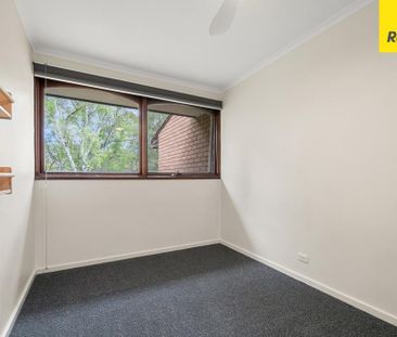 Unique & Charmingly Retro 2 storey Garran Townhouse - Photo 5