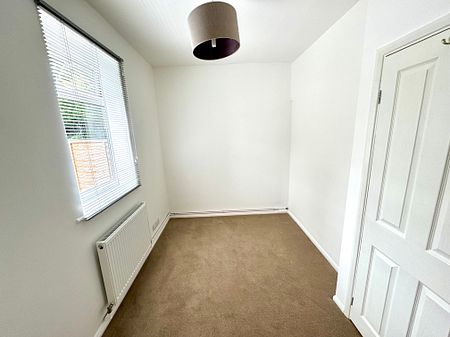 Spacious Ground Floor 2 Bedroom Maisonette with Garden and Parking to Let in Burnham - Photo 5