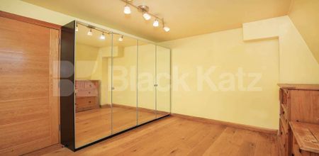 Recently refurbished two double bedroom flat minutes to Archway Tube. - Photo 2