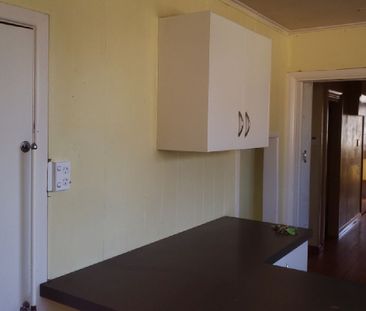 Three bedroom home in handy location - Photo 2