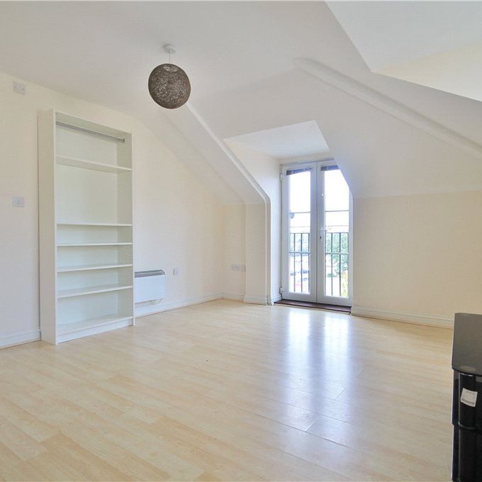 Tudor Way, Knaphill, Woking, Surrey, GU21 2UE - Photo 1