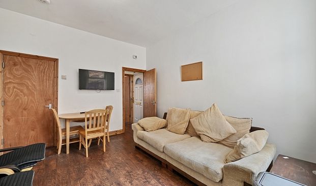 Amazing 4 bed property close to University of Sheffield - Photo 1