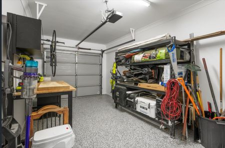 Chic Two-Bedroom Retreat in a Peaceful Location - Photo 5