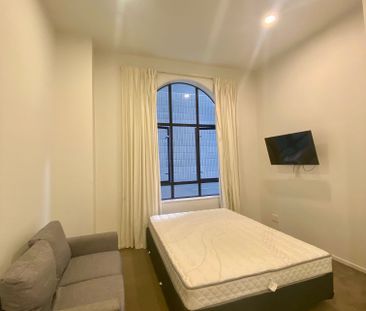 Stylish Furnished Studio in Prime Location - Photo 6