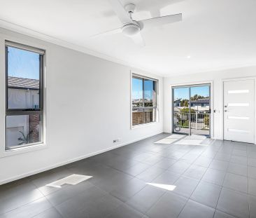 Modern Two Bedroom Home! - Photo 1