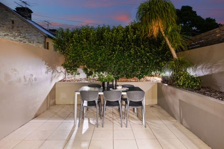 Grand family home of space, light and convenience - Photo 3