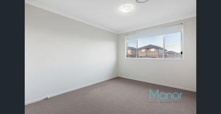 Double storey, modern family home - Photo 4