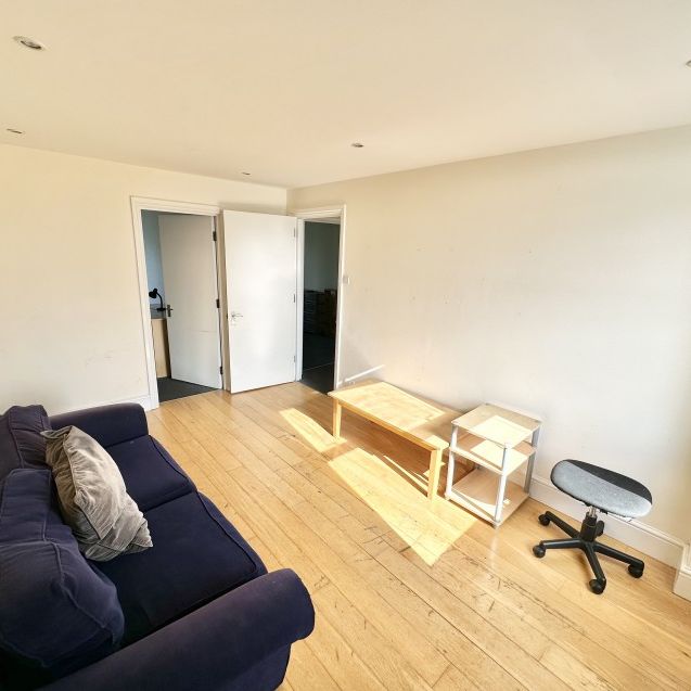 Flat 3, 98 Pennsylvania Road - Photo 1