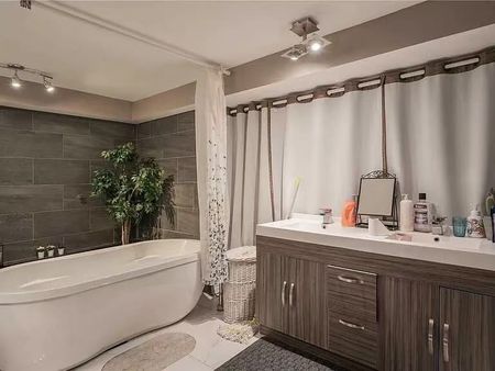 For Lease - 716 Savoy Crescent Unit# Room 1, Mississauga, Ontario - Photo 2