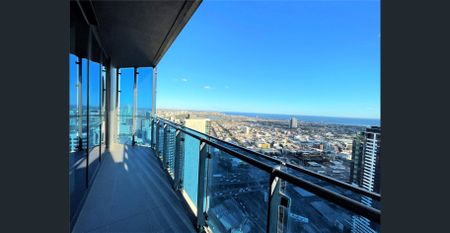 Bright and Spacious 3 bedroom apartment on level 42 with amazing views! - Photo 3