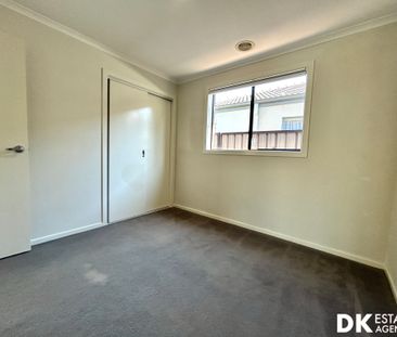 Spacious 4 Bedroom House in Point Cook - Photo 4