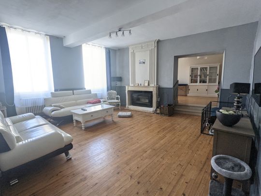 Location Maison 6 pièces 200m² BLAYE 33390 - Photo 1