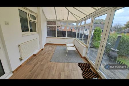 2 bedroom semi-detached house to rent - Photo 5