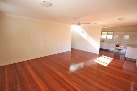 LAWNTON COTTAGE - WALK TO TRAIN - Photo 4