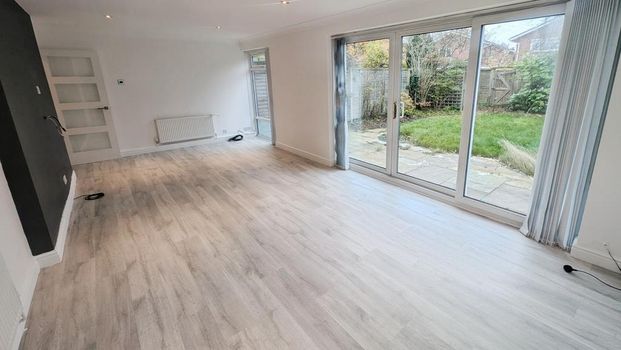 3 bedroom terraced house to rent - Photo 1