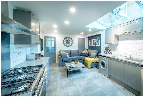 1 bedroom in a house share to rent - Photo 1