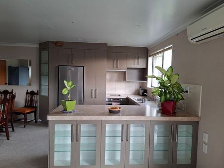 Charming 2BR Unit w/ Garden & Patio! - Photo 5