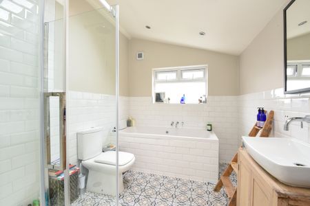 Lausanne Road, London, SE15 - Photo 3