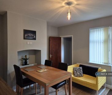 1 bedroom in a house share to rent - Photo 1