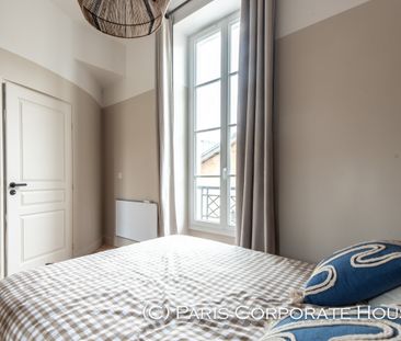 Rue du Marché des Blancs Manteaux, - Photo 2