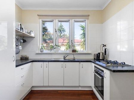 29 Simons St, Coolbellup - Photo 4