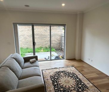 Modern 3 Bedroom Townhouse - Photo 4