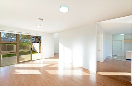 Four Bedroom, 3 Bathroom Townhouse - Photo 3