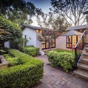 Terrific 4 bedroom family home - Photo 2