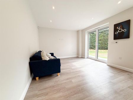 6 bedroom detached house to rent - Photo 2