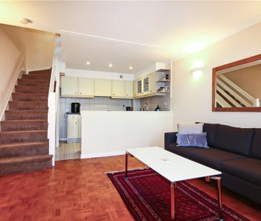 Meadowbrook Close, Colnbrook, Slough, Berkshire, SL3 0PA - Photo 2