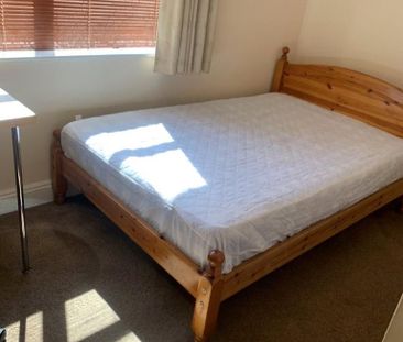 3 bedroom flat to rent - Photo 3