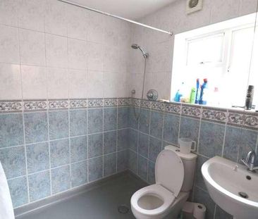 Chairborough Road, High Wycombe, HP12 - Photo 1