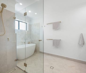Fully Renovated Top-Floor Residence with Elevated Views, Footsteps from Racecourse Road - Photo 6