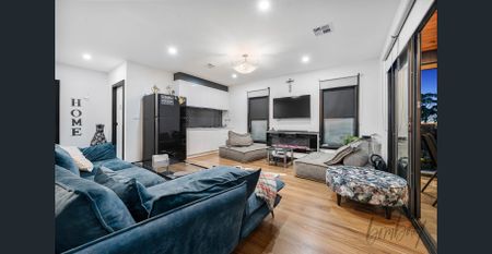 Luxurious Family Living with Triple Kitchens & Premium Location - 194 Grevillea Street, Craigieburn - Photo 5