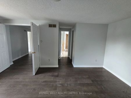 Property For Lease | W9268108 - Photo 5