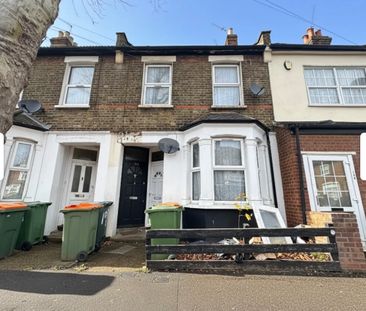 2 Bed Maisonette, London, E6 - Photo 6