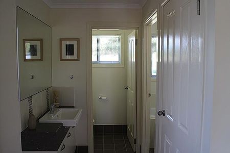 `Modern Elevated Living in the Heart of Cooroy - Photo 2