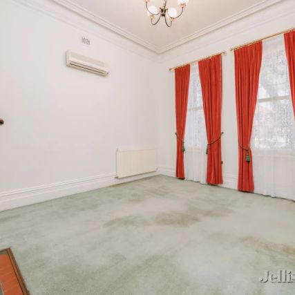 5 Bed, 2 Bath - Photo 1