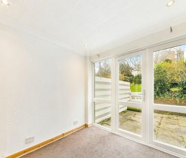 4 Bed Terraced House, Chichele Gardens, CR0 - Photo 1