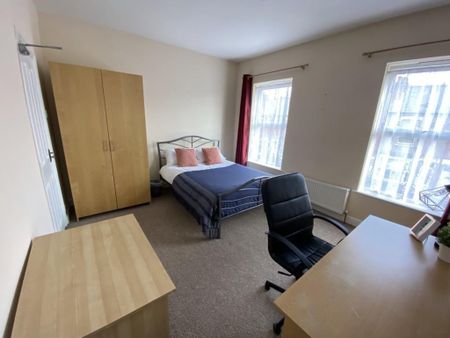 4 bedroom terraced house to rent - Photo 3