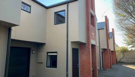 Private Townhouse in Convenient Merivale Location - Photo 3