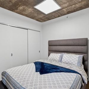 Condo Style Loft 1 chambre a coucher Griffintown 1085 Smith, Montreal gym, pool, spa, appliances, piscine, electros - Photo 2