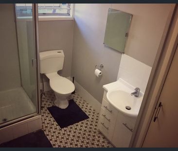 Affordable Living in Vibrant Yeronga! - Photo 5